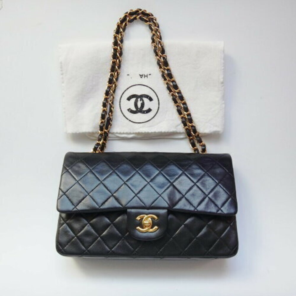 CHANEL Matelasse Shoulder Bag Black Lambskin - Picture 1 of 2